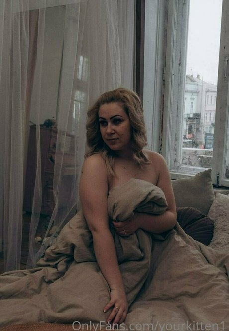 yourkitten1 model exclusive picture