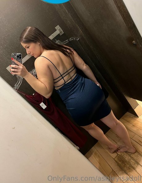 ashleyisadoll model nude photos