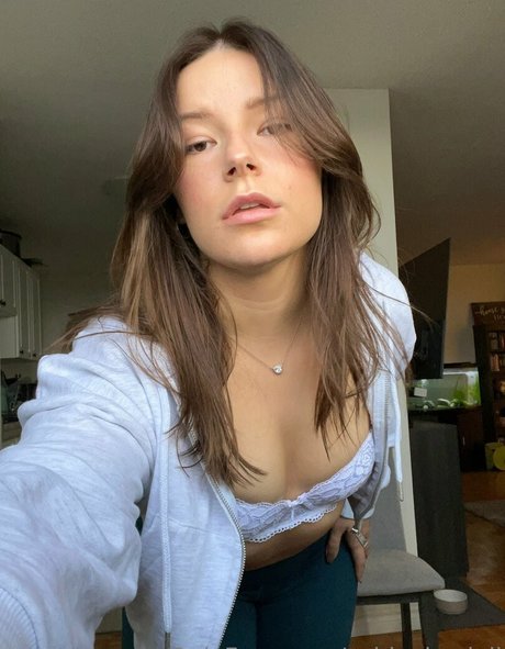 ashleyisadoll beautiful actress picture