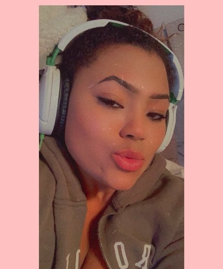 thisahappyhouse erotic star img