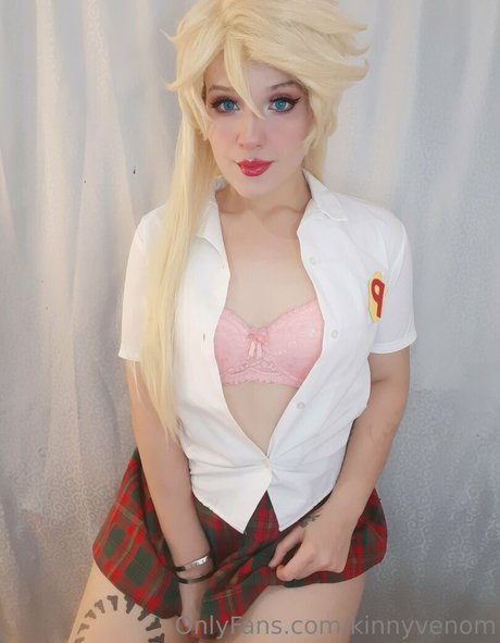 venomousk naked star picture