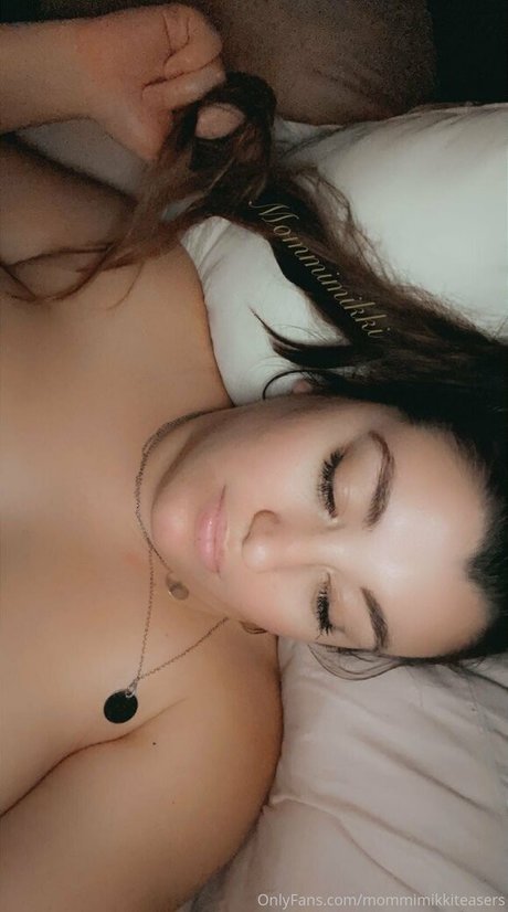 mommimikkiteasers star erotic image