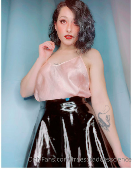 freesaradoesscience beautiful model pics