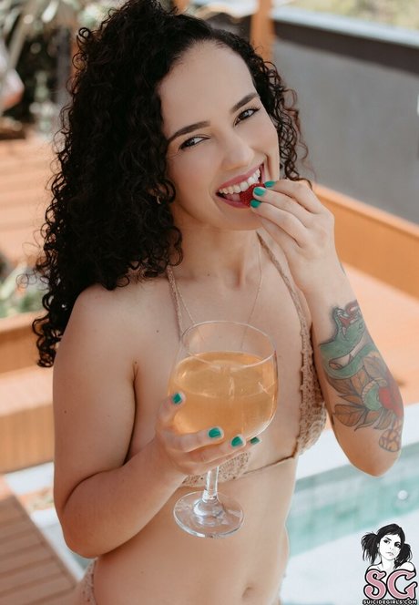 Mari Curly Suicide model porn pics