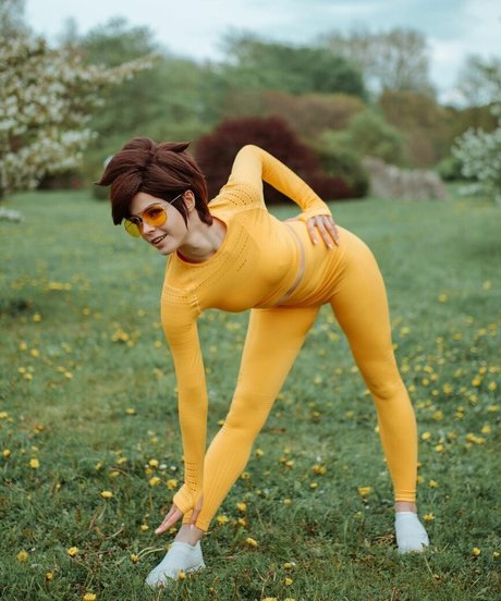 Yugoroforge art actress pic