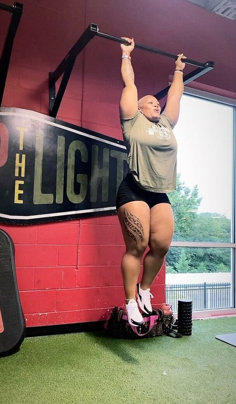 Queen R actress pics