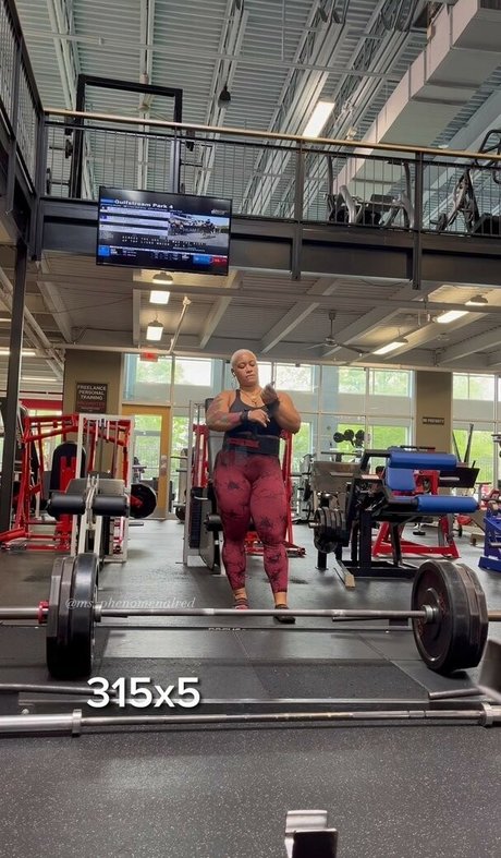 Queen R nudes pornstar archive