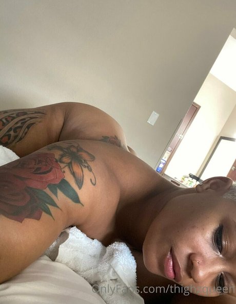 Queen R model xxx galleries