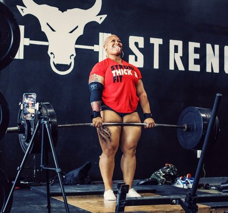 Queen R pornstar photos