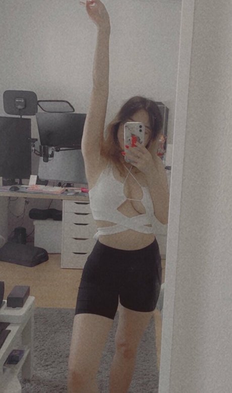 Xktie naked model images