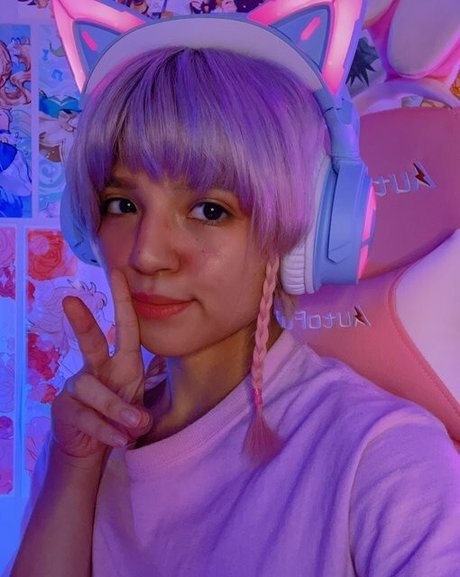 EdenTheFairy naked model photos