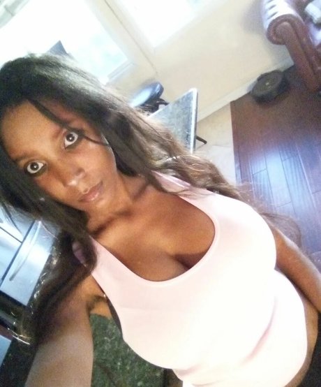 Amber Higgins Cecil pretty model pic