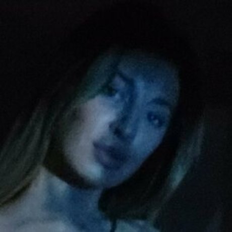 camcanela high quality actress pic