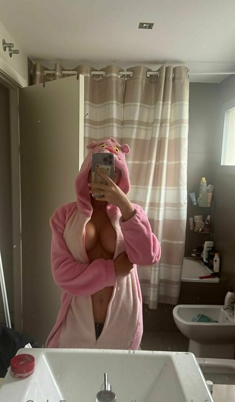 lauraonlyfree star hot photos