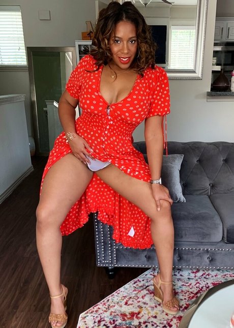 realtexascurves star hot pictures