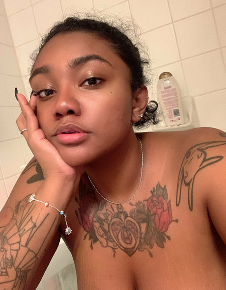 izzysaeko nudes actress photos