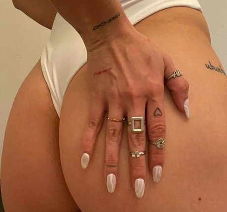 Biancusil star hot pics