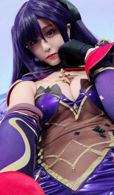 Lewd Cosplayer star hot pics
