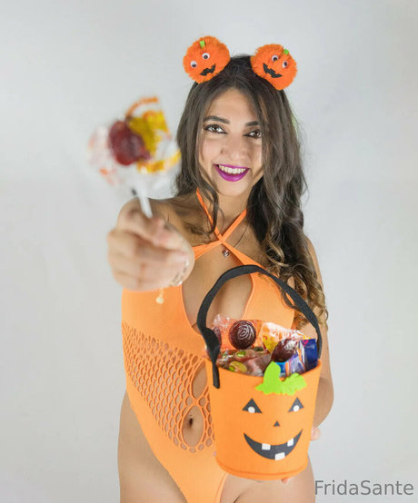 fridasante sexy actress picture