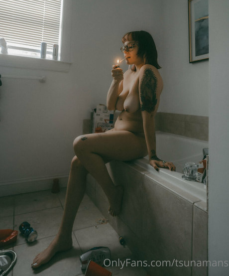 tsunamans hot actress pics