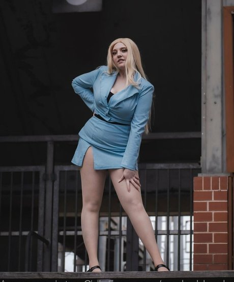 apple blonde porn model pictures