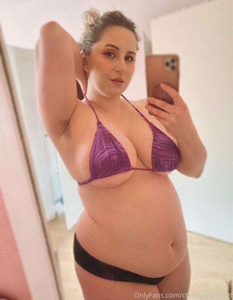 chubbygamergf art model pic