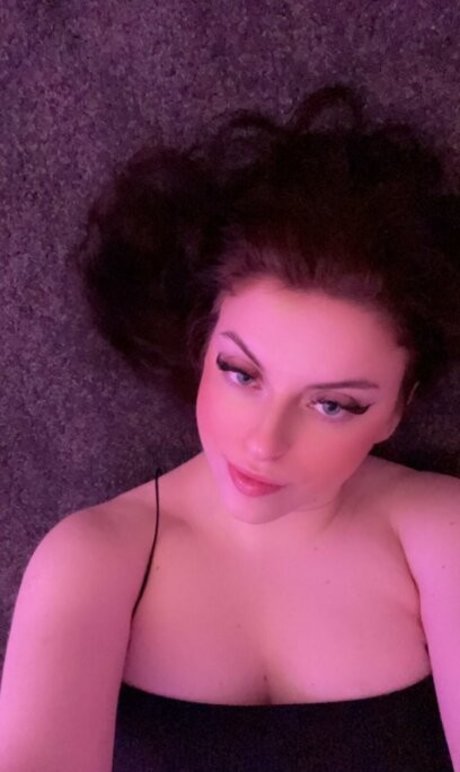 Sweetlittlealexia pornographic model pic