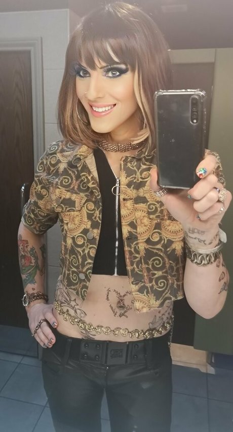 trans lola perron model beautiful pics