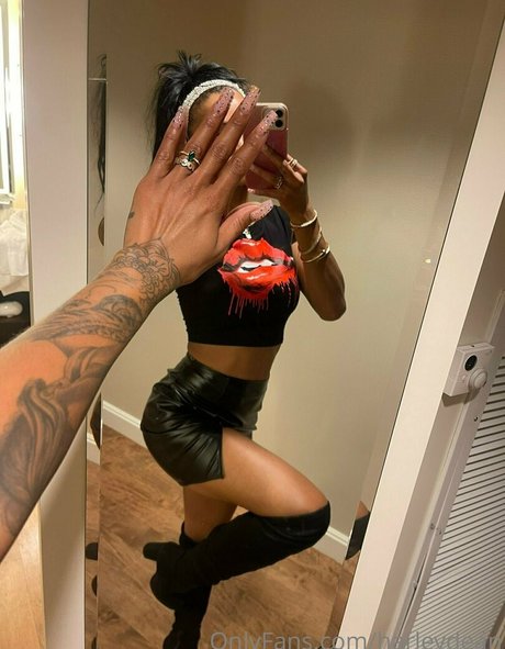 harleydean erotic star photos