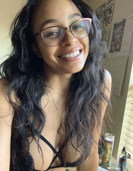 anyaivy art model pics