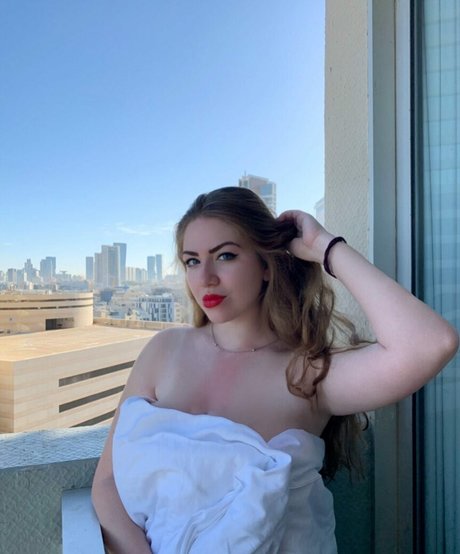 Sasha Shtern free actress pics