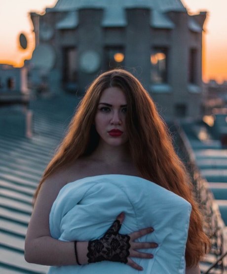 Sasha Shtern beautiful actress img