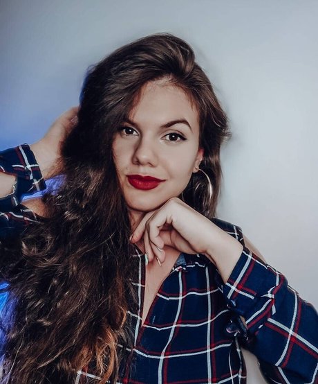 Eliza Stefanova model art photo