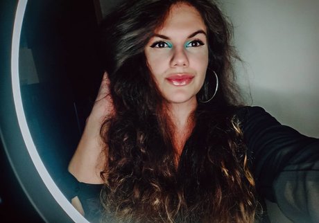 Eliza Stefanova art model picture