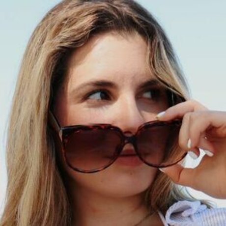 Eleyna Leon model nudes images