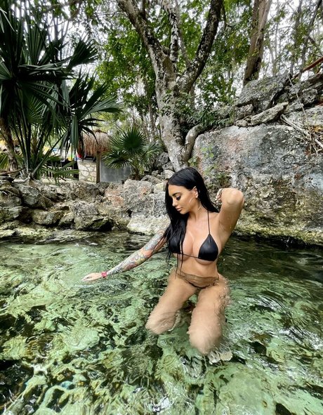 Milan Alexandrea model top archive