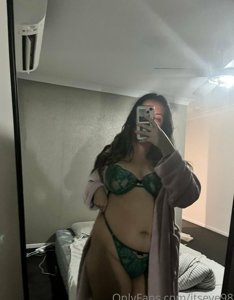 itseve98 sex model photo