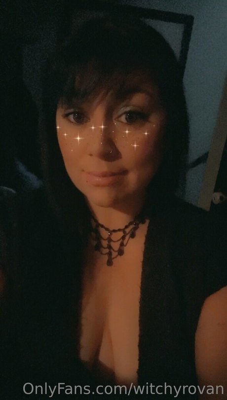 witchyrovan porn model image