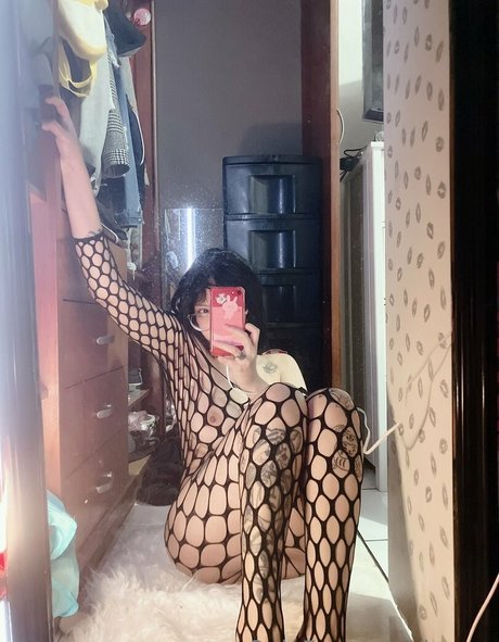 qemasylavez1qy2 perfect model image