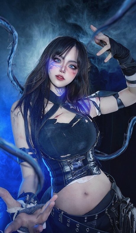 SeeU Cosplay pornstar top picture