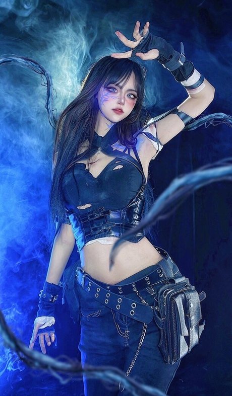 SeeU Cosplay hot actress pics