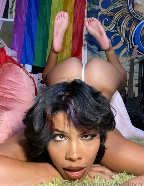 lovelylov3r model hd img