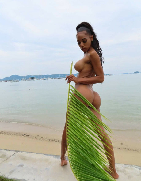 Larissa Castr0 exclusive model photos