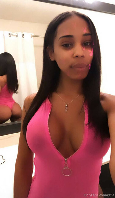 Larissa Castr0 beautiful star pic