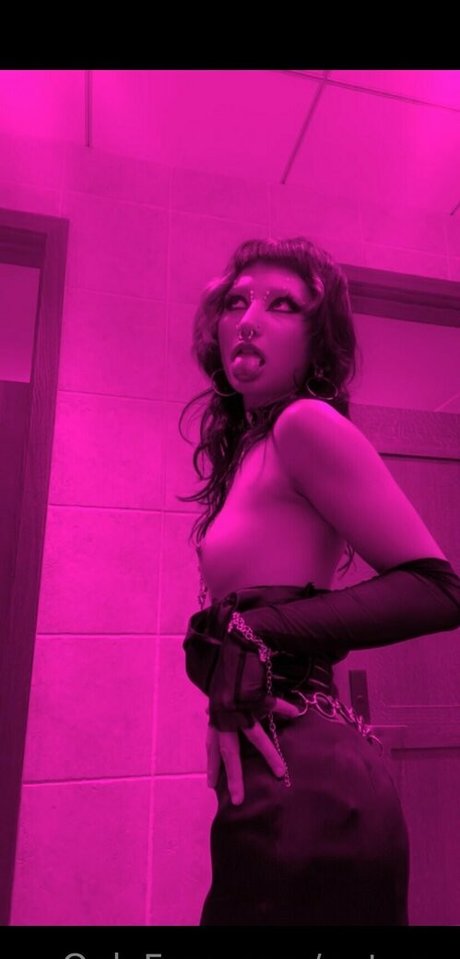 gutwax star hot pictures