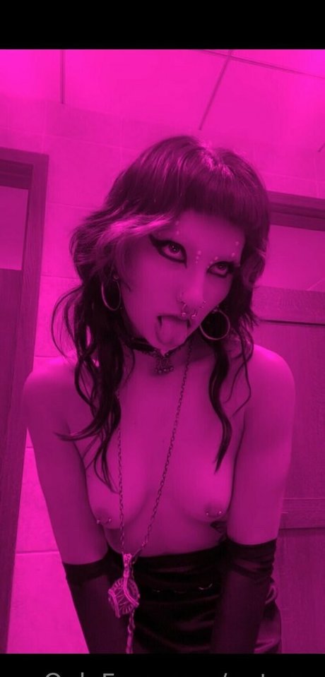 gutwax pornographic star image