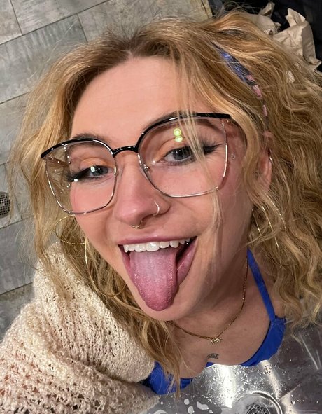 Kittycourty pornstar high quality photo