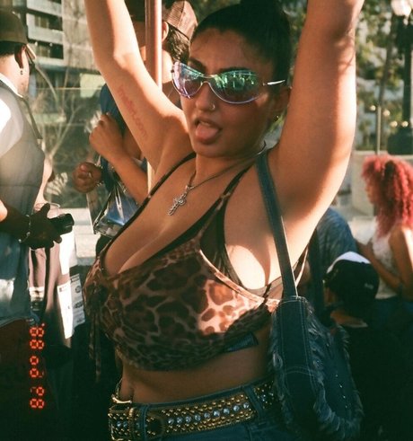 chippynonstopof perfect actress img