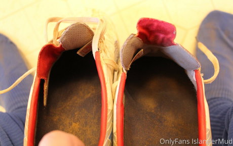 islandermud adult actress galleries