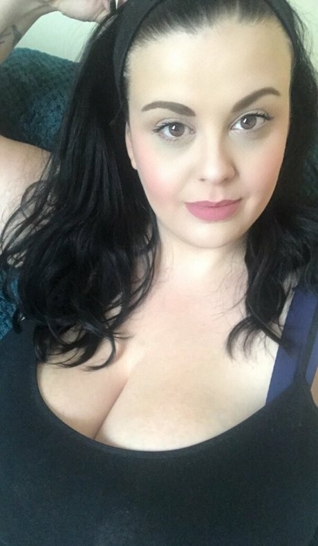 arana90 sex model photo